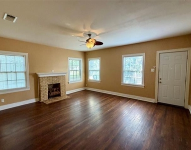 889 Ross Avenue - Photo Thumbnail 1