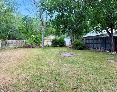 889 Ross Avenue - Photo Thumbnail 16
