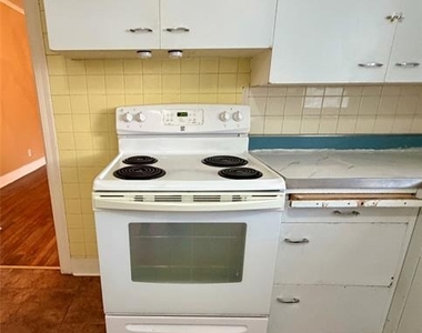 889 Ross Avenue - Photo Thumbnail 12