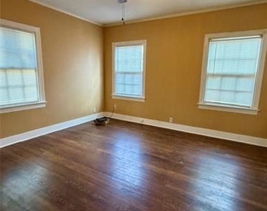 889 Ross Avenue - Photo Thumbnail 4