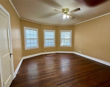 889 Ross Avenue - Photo Thumbnail 3