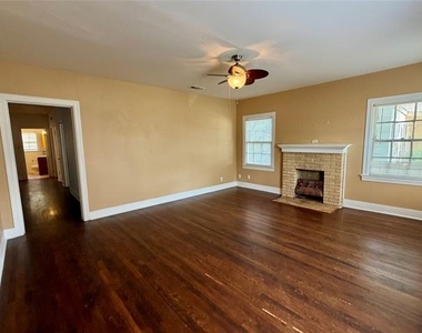 889 Ross Avenue - Photo Thumbnail 2