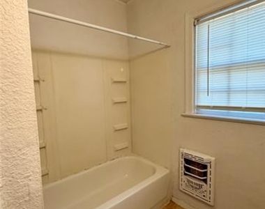 889 Ross Avenue - Photo Thumbnail 6