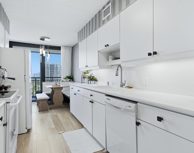 3400 N Ocean Drive - Photo Thumbnail 6