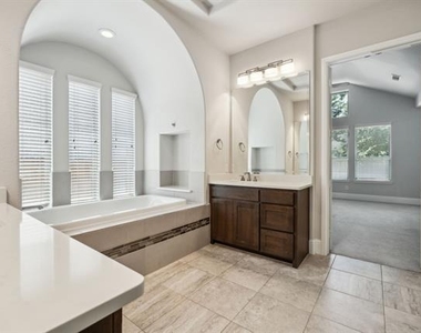 975 Stampede Drive - Photo Thumbnail 21