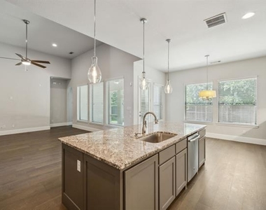 975 Stampede Drive - Photo Thumbnail 14