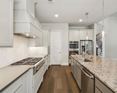 975 Stampede Drive - Photo Thumbnail 13