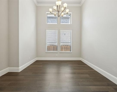 975 Stampede Drive - Photo Thumbnail 7