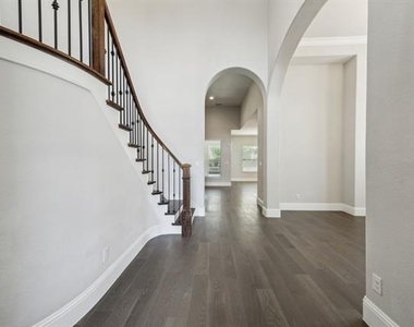 975 Stampede Drive - Photo Thumbnail 2