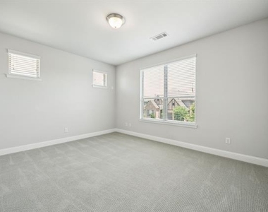 975 Stampede Drive - Photo Thumbnail 31