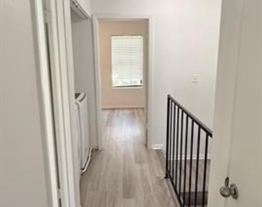 228 Samuel Boulevard - Photo Thumbnail 10