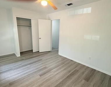 228 Samuel Boulevard - Photo Thumbnail 11
