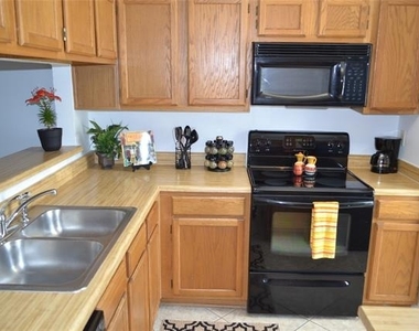 228 Samuel Boulevard - Photo Thumbnail 3