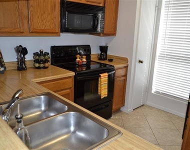 228 Samuel Boulevard - Photo Thumbnail 4