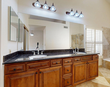 10575 E Mission Lane - Photo Thumbnail 14