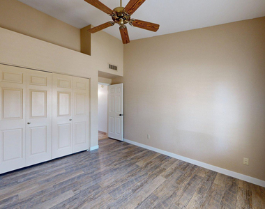10575 E Mission Lane - Photo Thumbnail 9