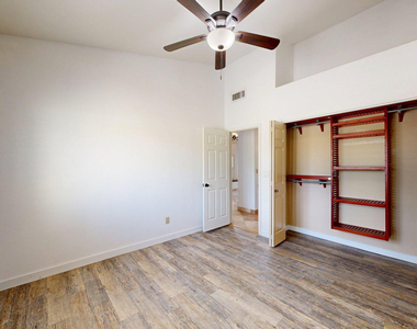 10575 E Mission Lane - Photo Thumbnail 8