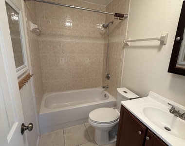 220 Columbia Drive - Photo Thumbnail 8