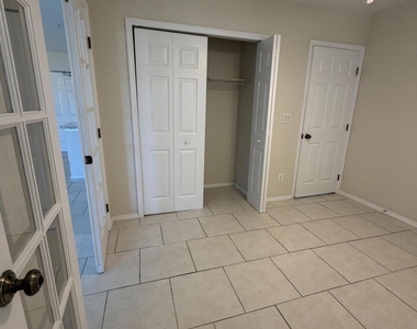 220 Columbia Drive - Photo Thumbnail 6