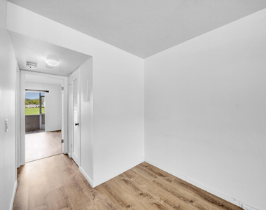 127 Westbury G - Photo Thumbnail 3