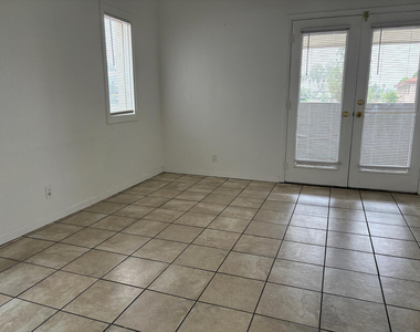 1820 E Morten Avenue - Photo Thumbnail 3
