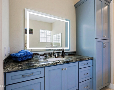 6280 E Amber Sun Drive - Photo Thumbnail 32