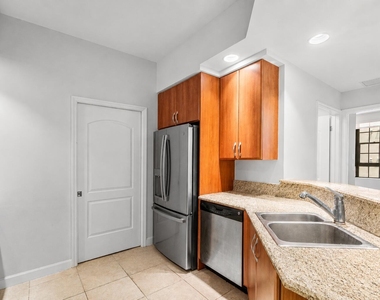 801 S Olive Avenue - Photo Thumbnail 12