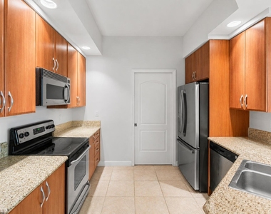 801 S Olive Avenue - Photo Thumbnail 10