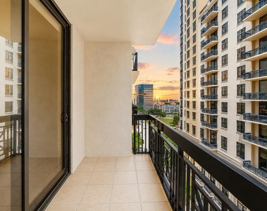 801 S Olive Avenue - Photo Thumbnail 5