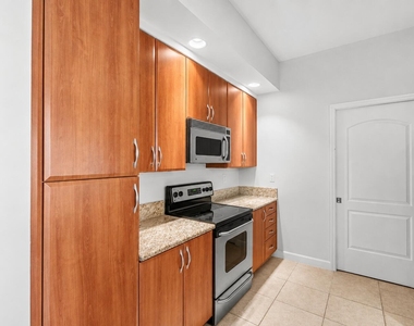 801 S Olive Avenue - Photo Thumbnail 11