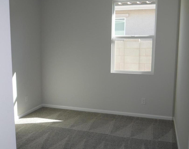18156 W Daley Lane - Photo Thumbnail 2
