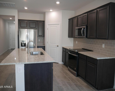 18156 W Daley Lane - Photo Thumbnail 4