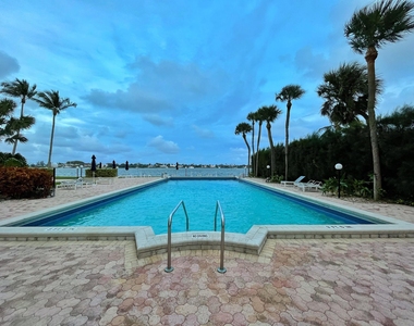 2800 N Flagler Drive - Photo Thumbnail 17