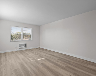 1150 E Sample Road - Photo Thumbnail 4