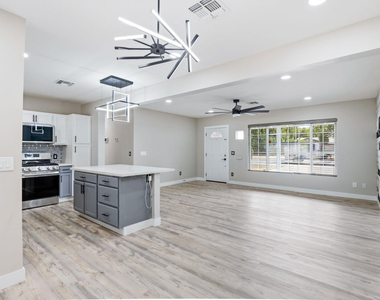 2022 N 40th Street - Photo Thumbnail 10