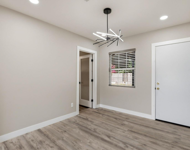 2022 N 40th Street - Photo Thumbnail 9