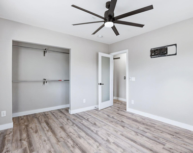 2022 N 40th Street - Photo Thumbnail 21