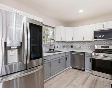 2022 N 40th Street - Photo Thumbnail 12