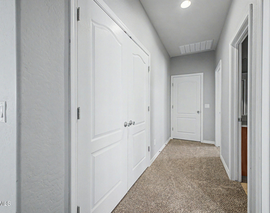 41177 W Lucera Lane - Photo Thumbnail 25
