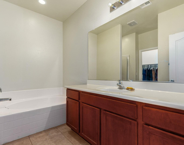 41177 W Lucera Lane - Photo Thumbnail 13