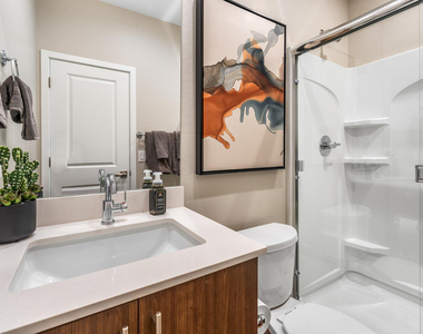 6326 S 47th Drive - Photo Thumbnail 5