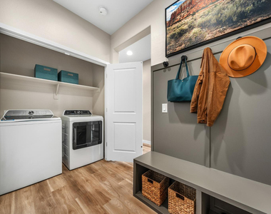6326 S 47th Drive - Photo Thumbnail 6