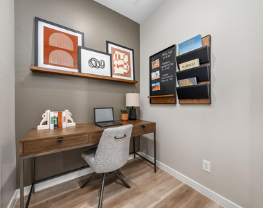 6326 S 47th Drive - Photo Thumbnail 8