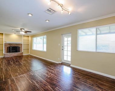 1005 E Cavalier Drive - Photo Thumbnail 11