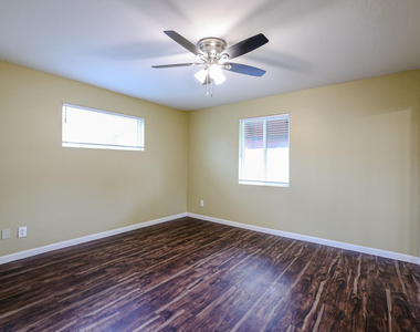 1005 E Cavalier Drive - Photo Thumbnail 16
