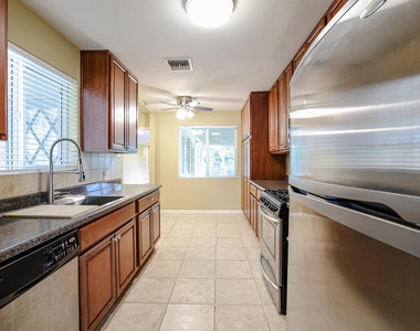 1005 E Cavalier Drive - Photo Thumbnail 6