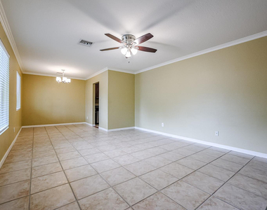 1005 E Cavalier Drive - Photo Thumbnail 3