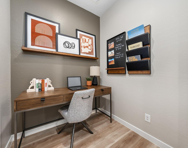 6112 S 47th Lane - Photo Thumbnail 7