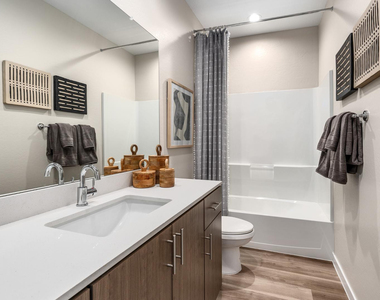 6112 S 47th Lane - Photo Thumbnail 6