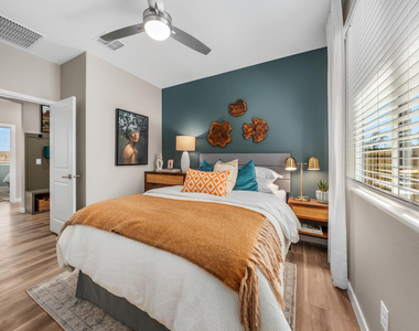 6112 S 47th Lane - Photo Thumbnail 2
